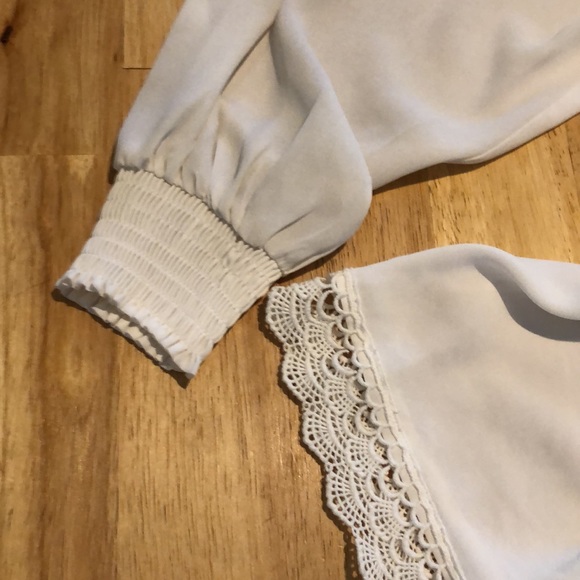 Express off the shoulder top - Picture 3 of 4